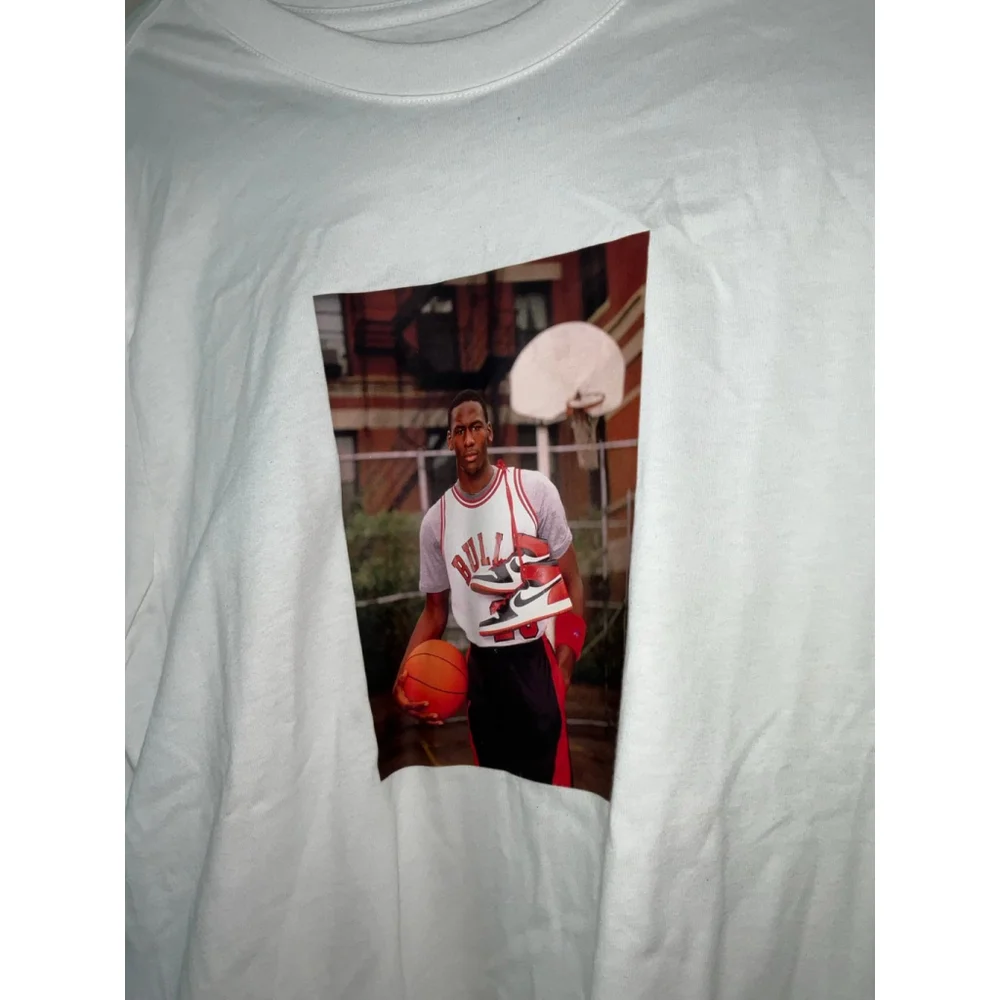 Michael Jordan Photo T-shirt and Chicago Bull Beanie